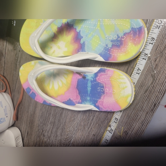 Crocs Iconic Comfort‎ Tie Dye Sandals Pastel Women's Size 10 - Picture 2 of 5